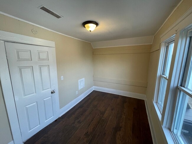 Building Photo - SECTION 8 and EDEN Accepted!! Stunning 4-Bed, 2-Bath Renovation in Lorain!!