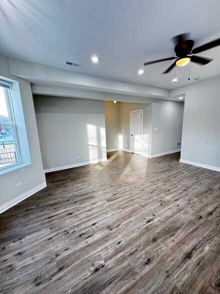 Building Photo - 6807 S Paulina St