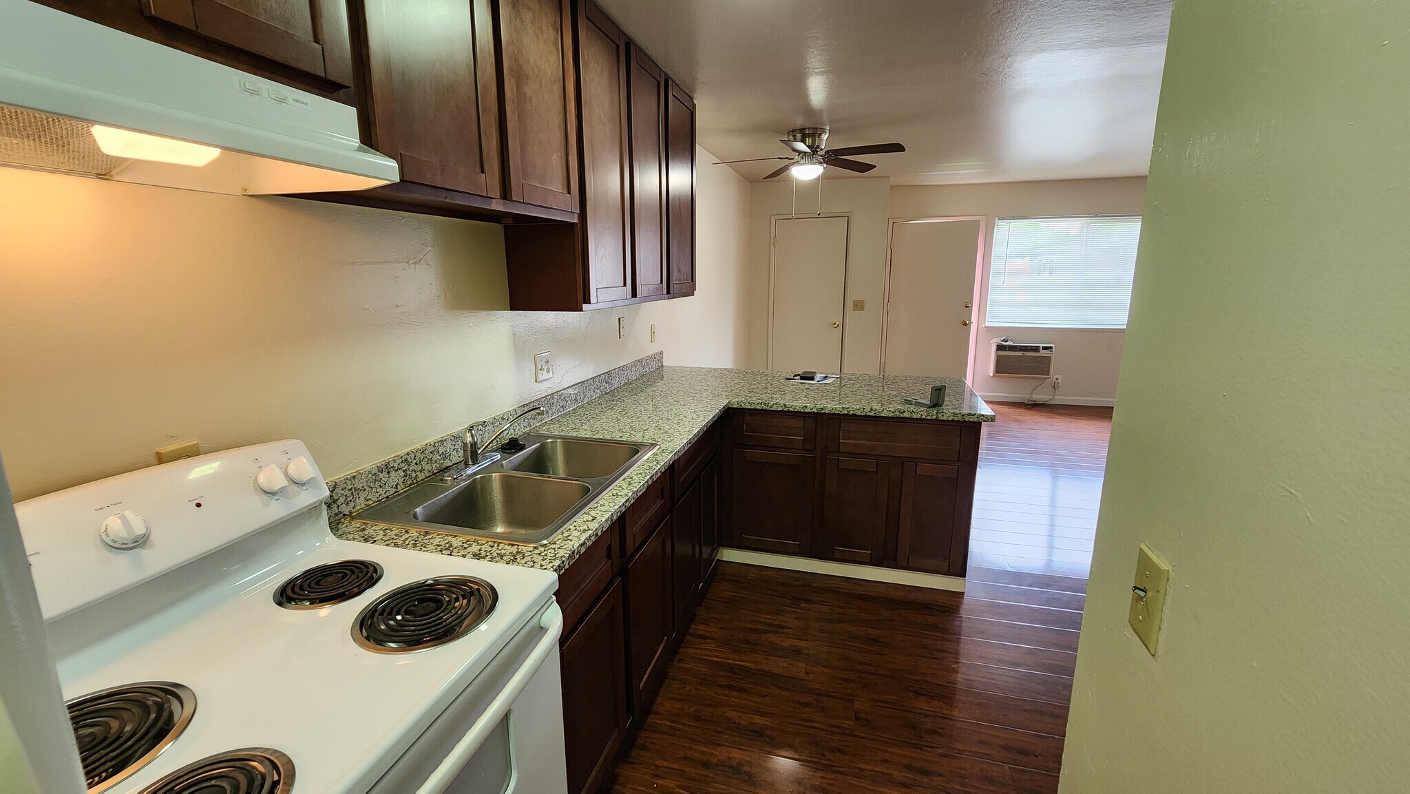 Building Photo - 4061 Park Center Ln