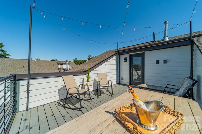 Building Photo - 4040 Hidden Oaks Dr