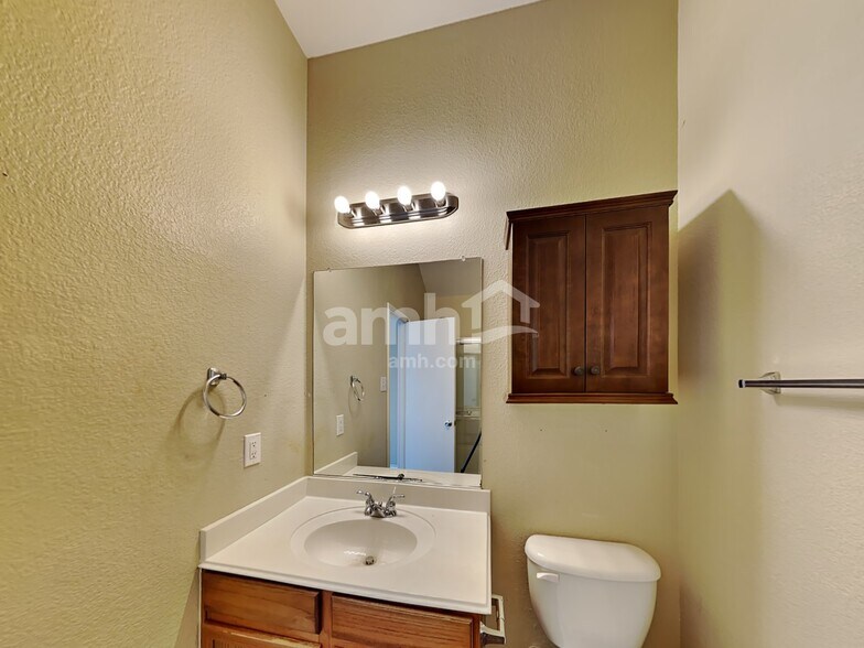 Building Photo - 912 Jamie Dr