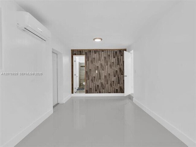 Building Photo - 1647 NE 146th St