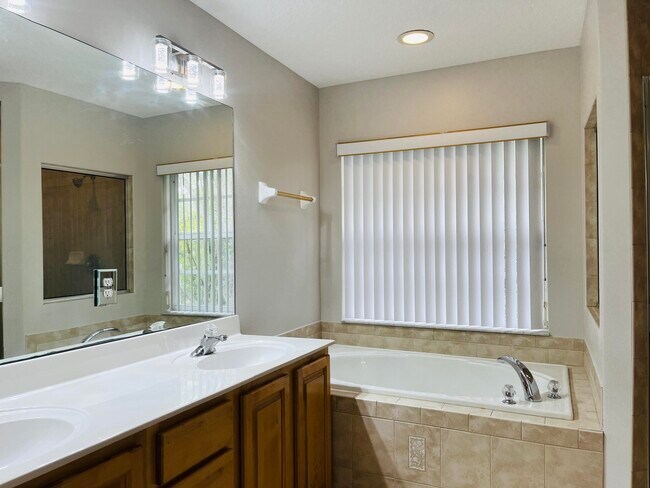 Building Photo - 117 Anchorage Ave