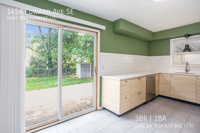 Building Photo - 1456 Edward Ave SE