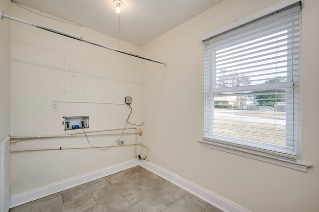 Building Photo - 115 Sunnywood Dr