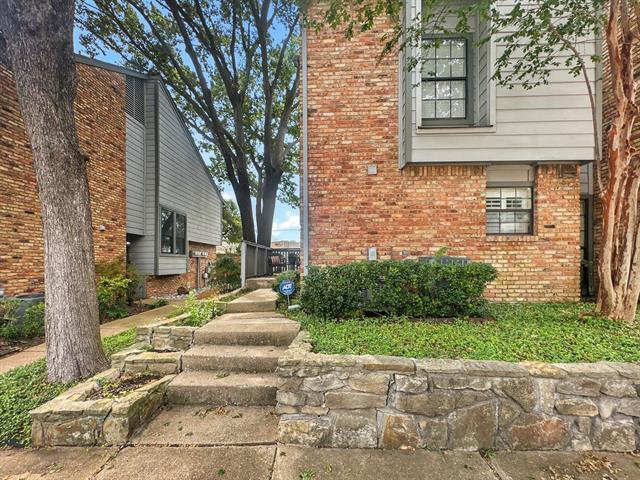 Building Photo - 15151 Berry Trail