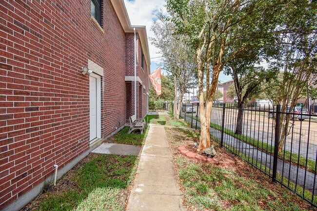 Building Photo - 3720 Link Valley Dr.