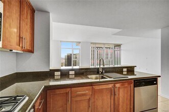 Building Photo - 411 W Seaside Way