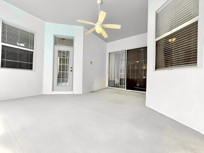 Building Photo - Executive 4bedrooms/3baths Dream pool-home...