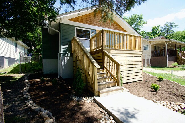 Building Photo - 2404 Jefferson Ave