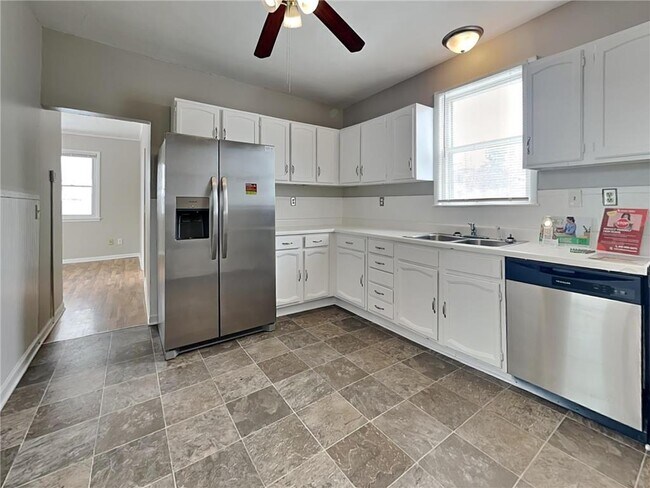 Building Photo - 52 22nd Ave NE