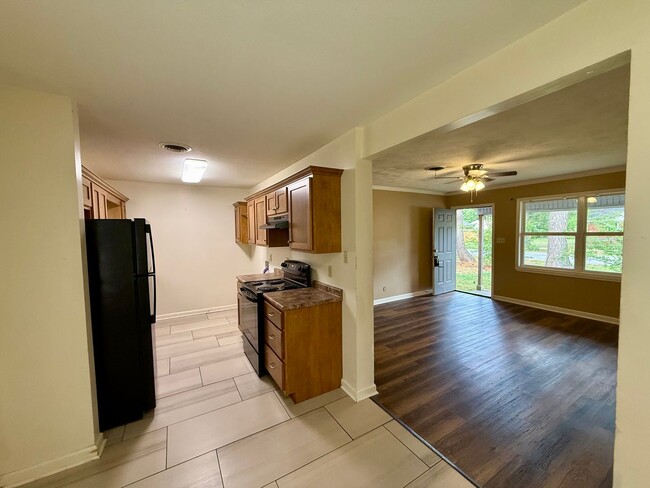 Building Photo - 2310 Fairfield Dr