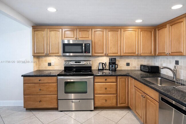 Building Photo - 2101 S Ocean Dr