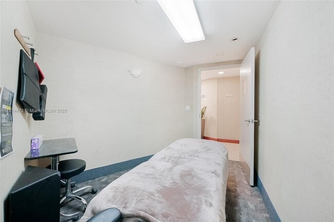 Building Photo - 300 South Pointe Dr