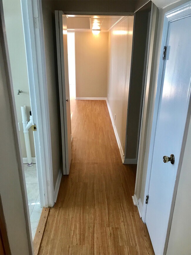 Building Photo - 6295 E Pea Ridge Rd