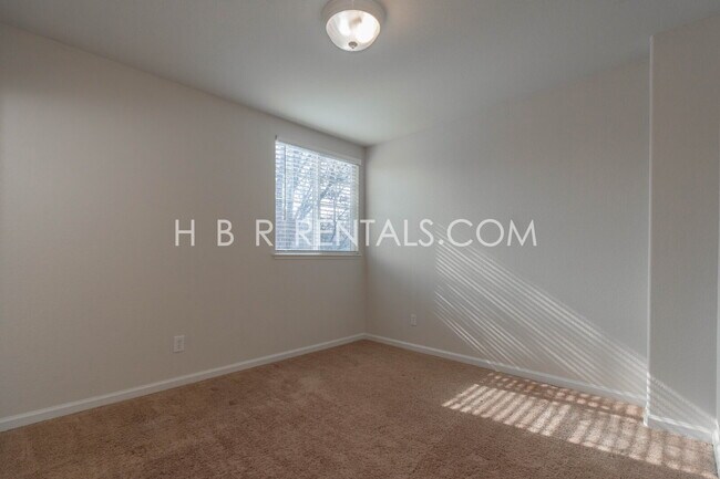 Building Photo - Bethany Village Mountain House Move-In Ready 3-Bed, 2.5-Bath