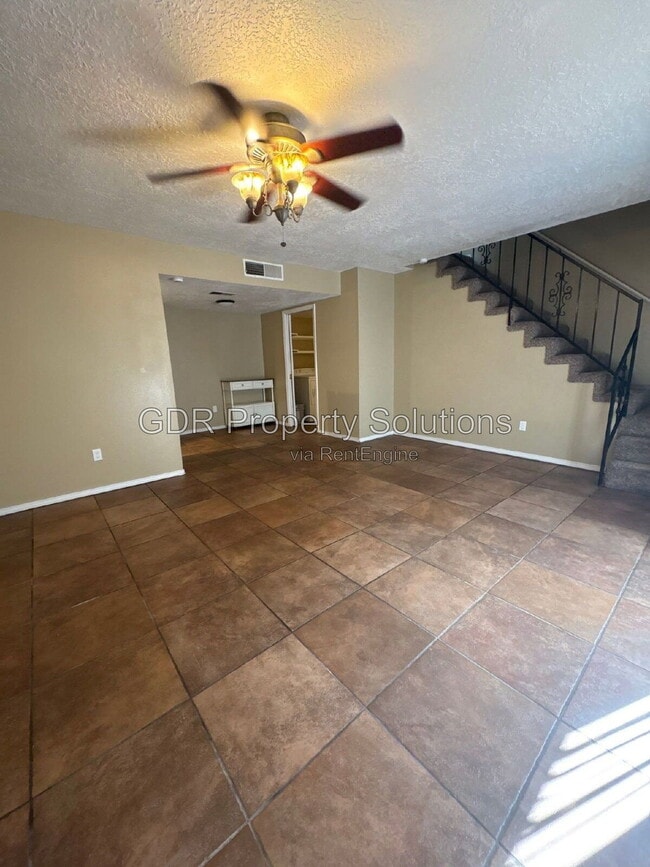Building Photo - 8333 Comanche Rd NE