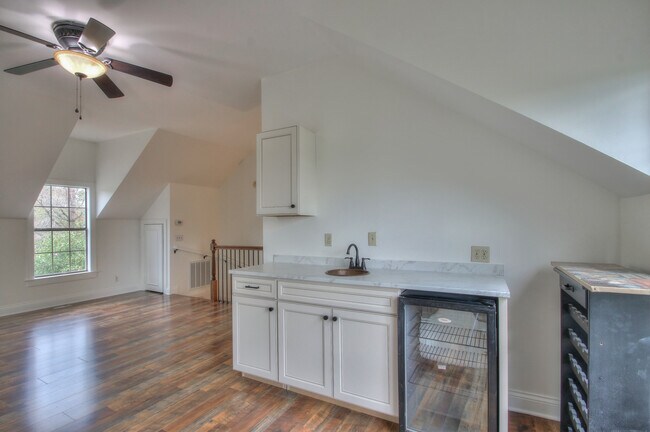 Building Photo - 4335 N Chapel Rd