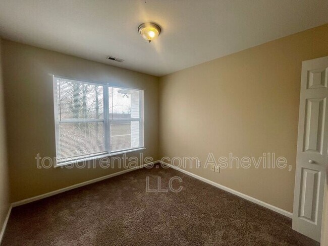 Building Photo - 16-A Evergreen Ave
