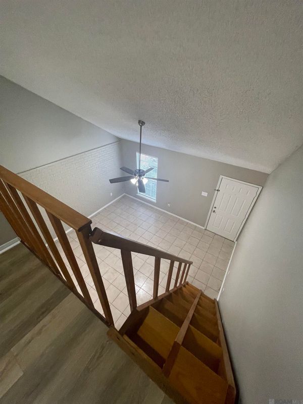 Building Photo - 402 Lee Dr