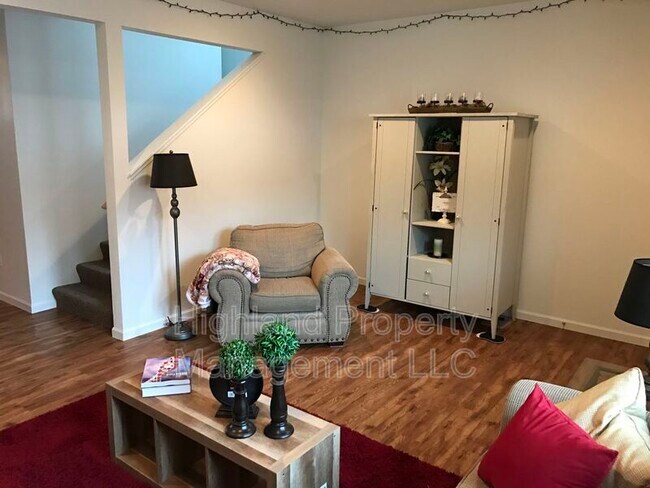 Building Photo - 530 NE Stadium Way