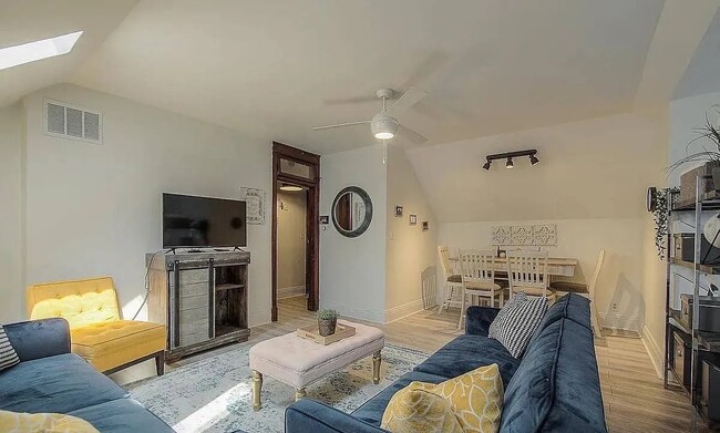 Building Photo - 3784 Washington St