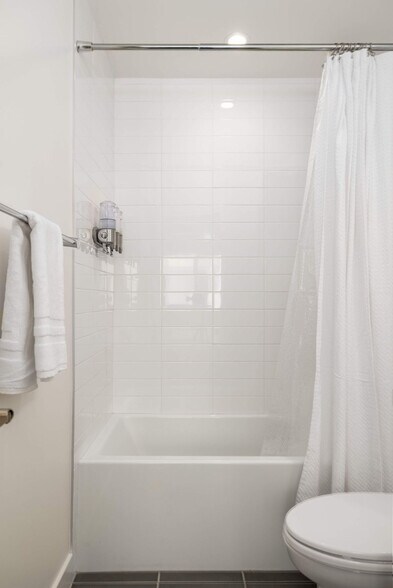 Building Photo - 551 Hawthorn St