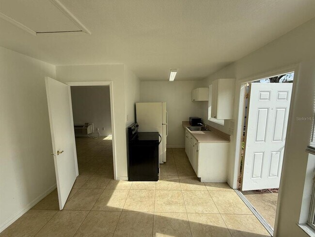 Building Photo - 316 Mango Dr