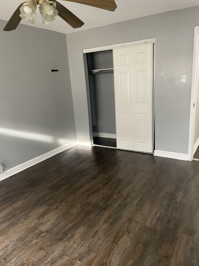 Building Photo - 9517 Mansfield Ave