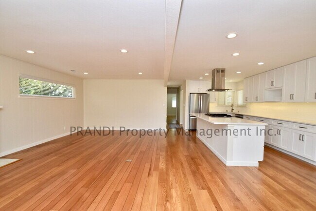 Building Photo - 627 Tanbark Terrace