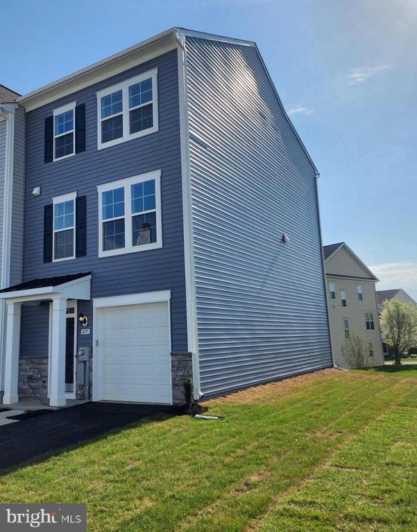 Building Photo - 477 Husky Trl