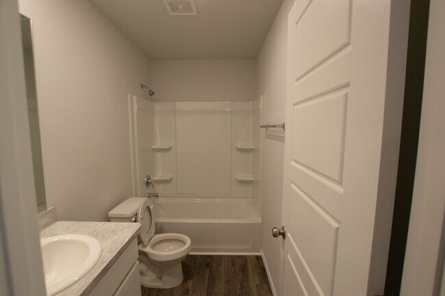 Building Photo - Charming 3 Bedroom / 2 Bathroom Home in Perkins!