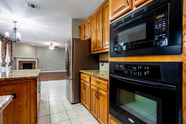 Building Photo - 2208 Kingsley Dr