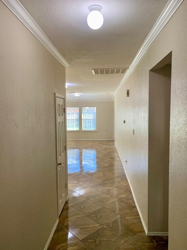 Building Photo - 6019 Fallmont Dr