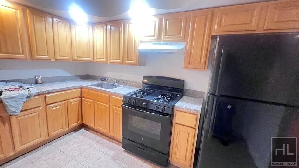 Primary Photo - 2070 E 55th St