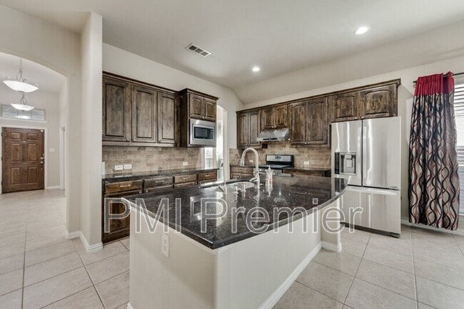 Building Photo - 2900 N Umberland Dr