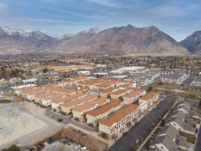 Building Photo - Highland Townhome - Toscana