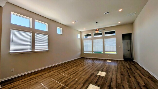 Building Photo - 31814 Blossom Ln