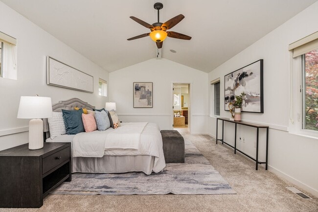 Building Photo - North East Facing 4 bed 3 bath ready for m...