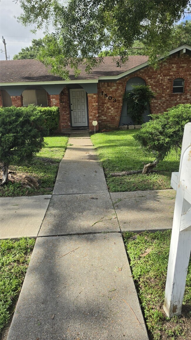 Building Photo - 1503 Wentwood Dr