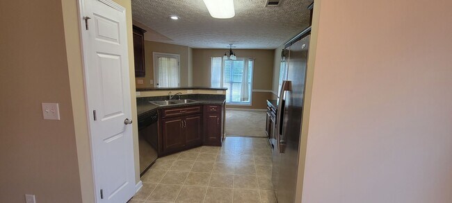 Building Photo - 4 Bedroom/ 2 Bath Home close to Fort Benning