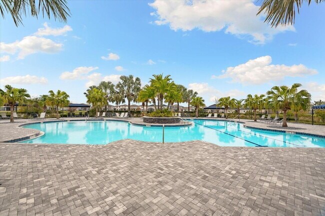 Building Photo - Gorgeous 4 Bed 2 Bath Home!