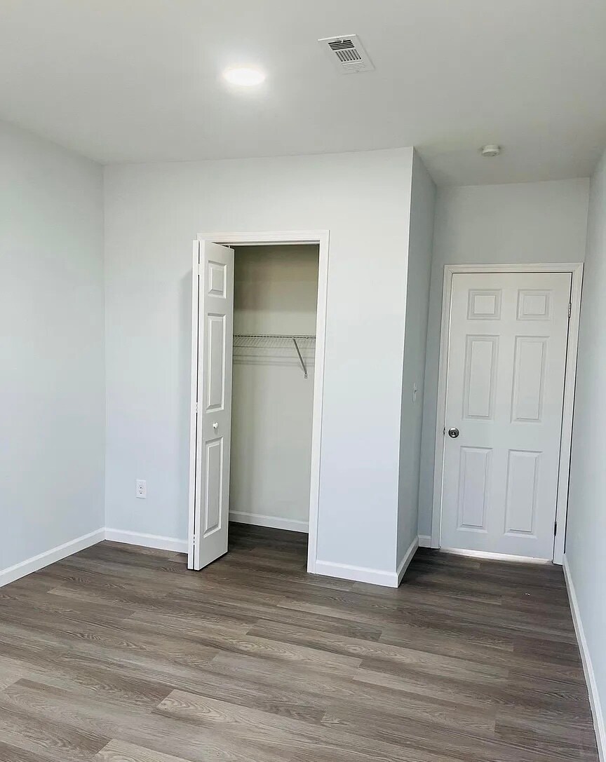 Building Photo - 1806 67th Ave