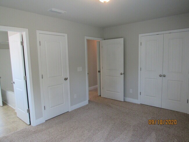 Building Photo - 173 Whitman Way