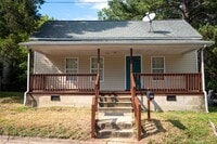 Building Photo - 2507 Hart St