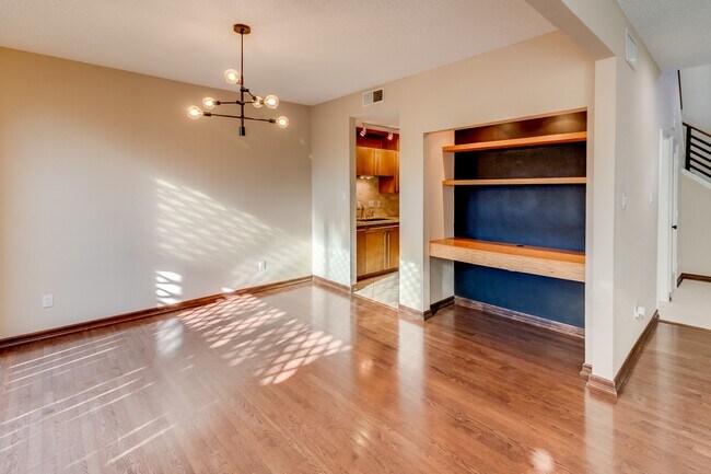 Building Photo - 1112 Bering Dr