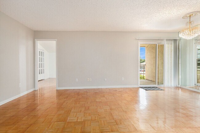 Building Photo - Experience comfortable city living in this...