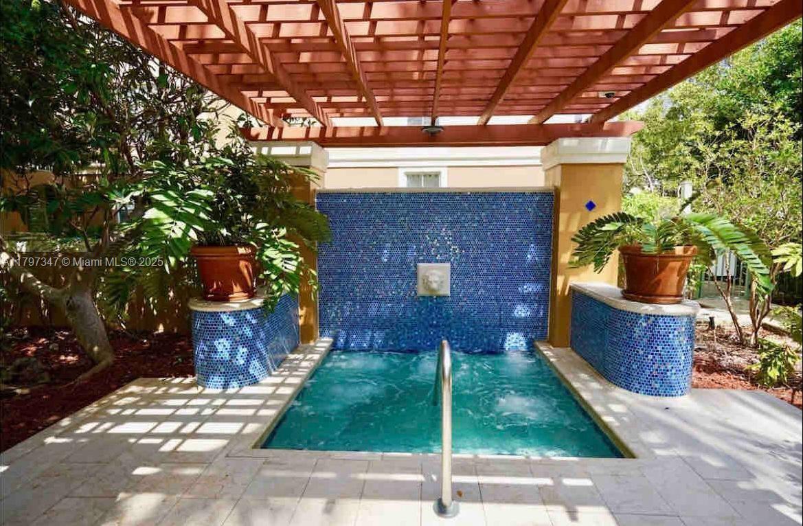 Building Photo - 19701 E Country Club Dr