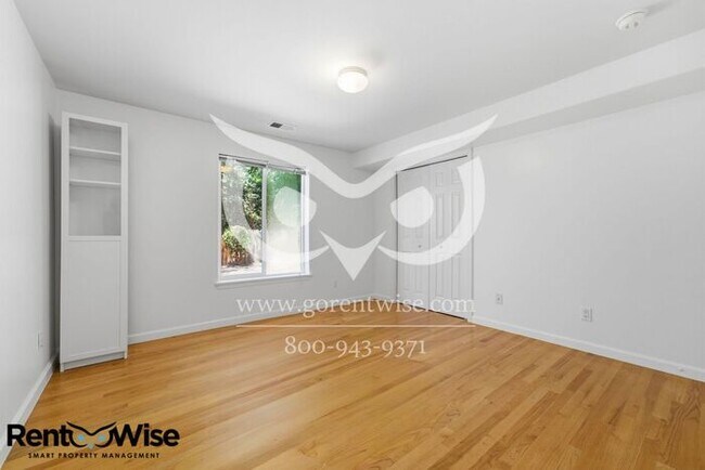 Building Photo - 190 Forest Knolls Dr