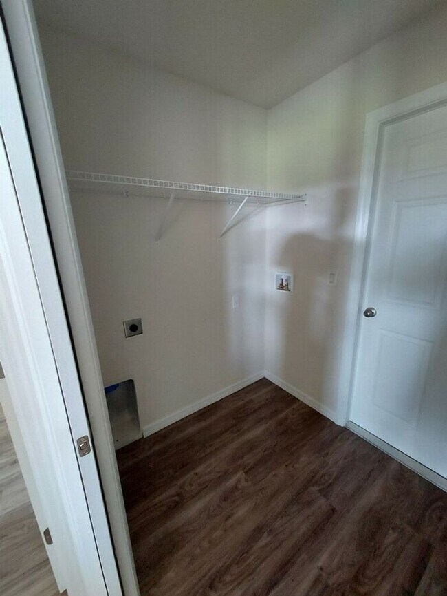 Building Photo - BARNS-120 N CUNNINGHAM AVE